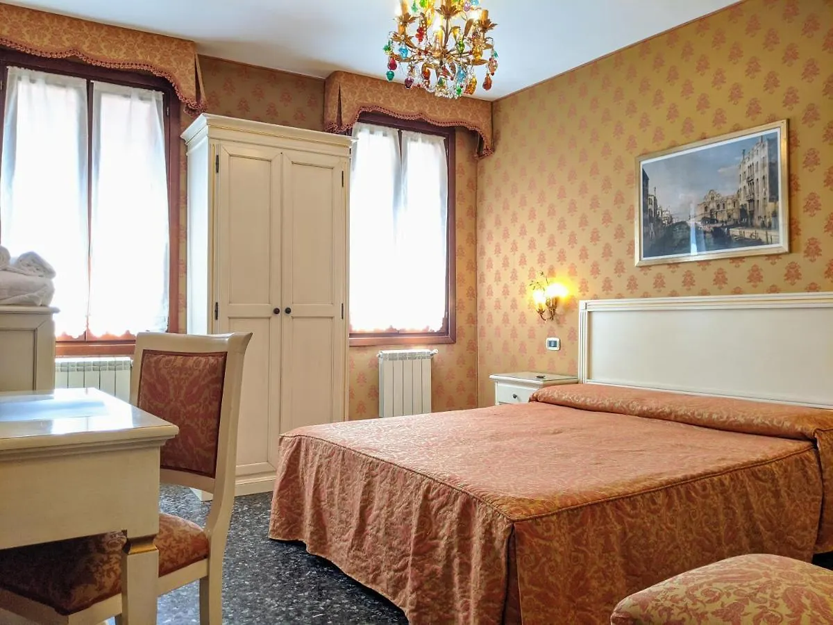 Ca' San Vio Bed and Breakfast Venecia 3*,